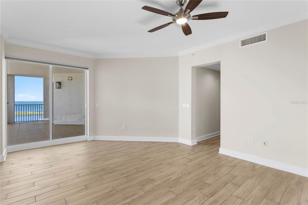 Image 35 of property listing at 300 BEACH DRIVE NE 1201, St Petersburg, FL 33701