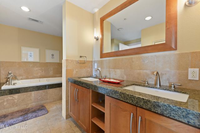 2060 Beach Boulevard, 203, Biloxi, MS 39531