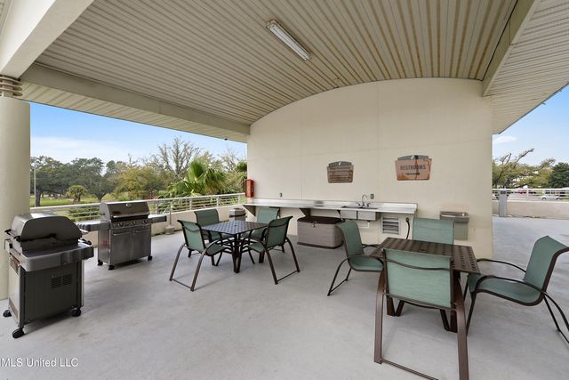 2060 Beach Boulevard, 203, Biloxi, MS 39531