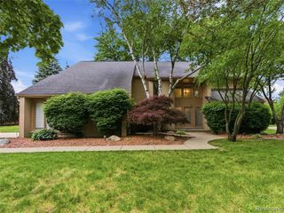 6394 Rose Boulevard, West Bloomfield, MI 48322