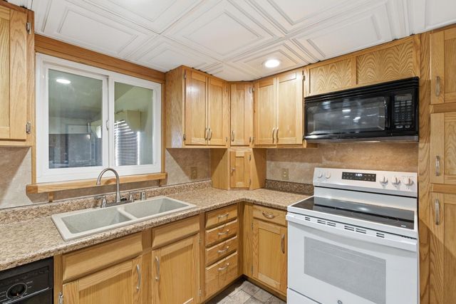 5582 E Swift Avenue, Fresno, CA 93727