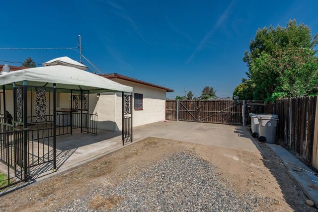 5582 E Swift Avenue, Fresno, CA 93727