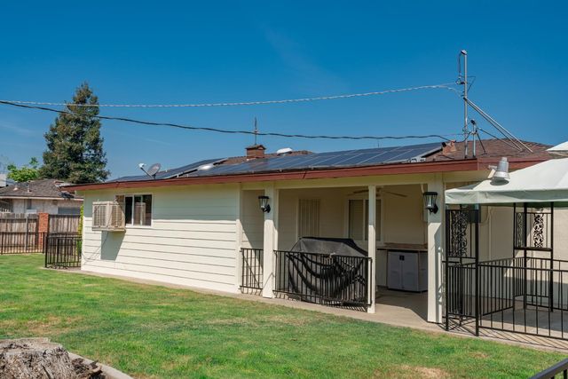 5582 E Swift Avenue, Fresno, CA 93727