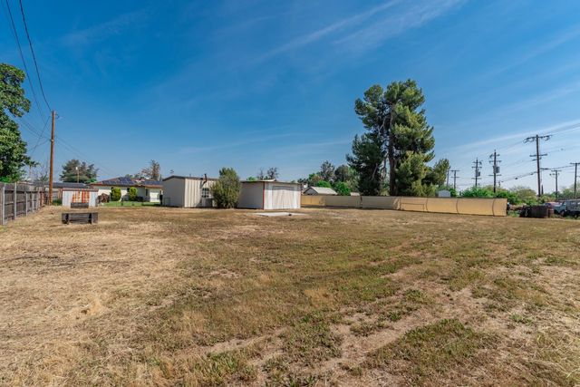 5582 E Swift Avenue, Fresno, CA 93727