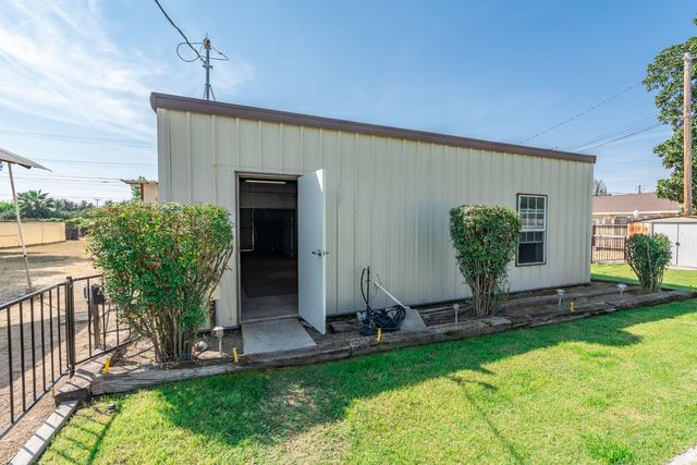 5582 E Swift Avenue, Fresno, CA 93727