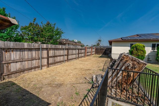 5582 E Swift Avenue, Fresno, CA 93727