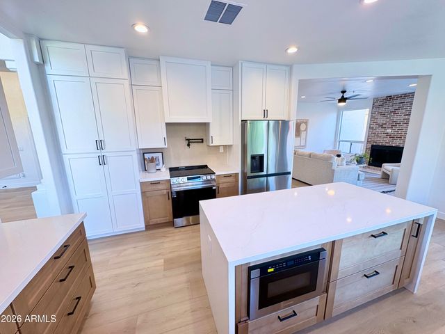 8966 E CAPTAIN DREYFUS Avenue, Scottsdale, AZ 85260