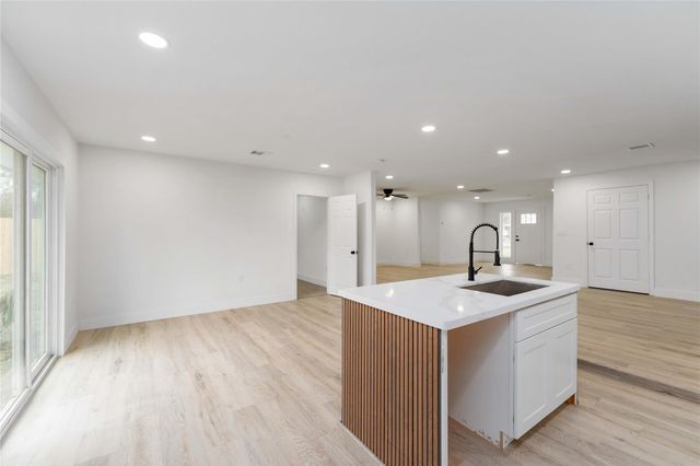 9226 Grady Street, Houston, TX 77016