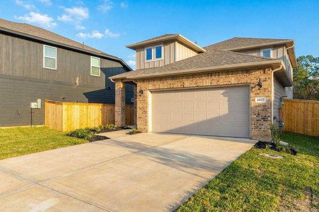 6812 Hart Oak Court, Conroe, TX 77304