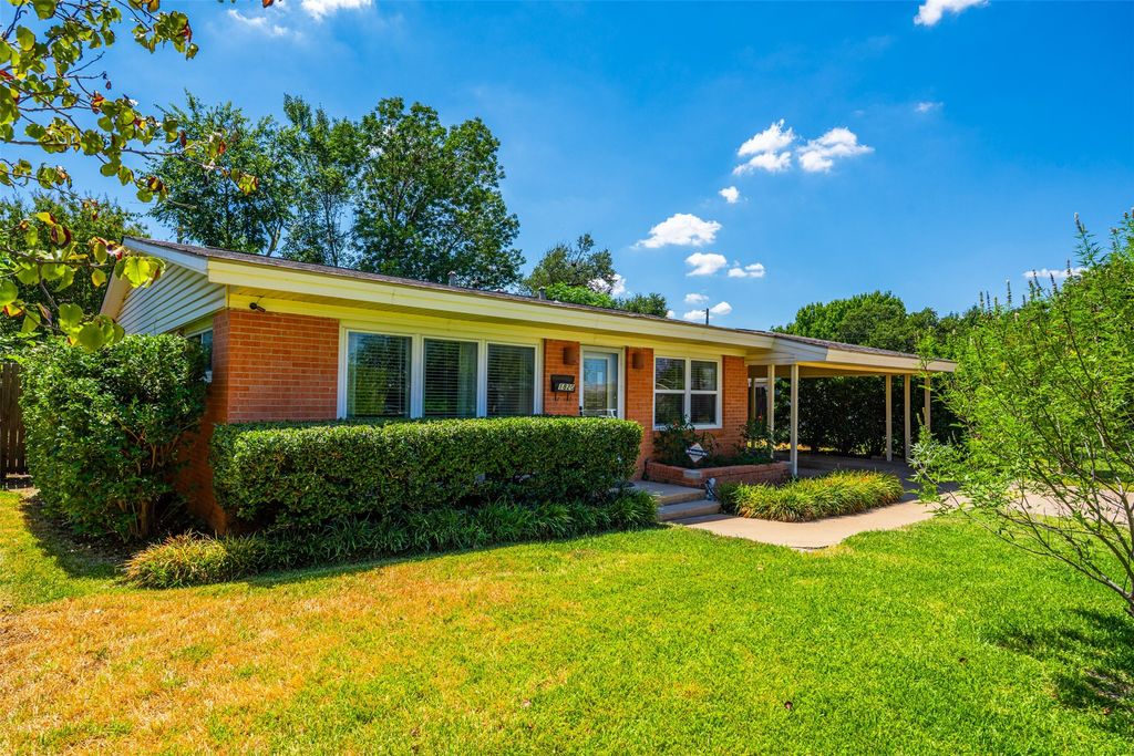 1820 Puritan Drive, Irving, TX 75061 — exterior
