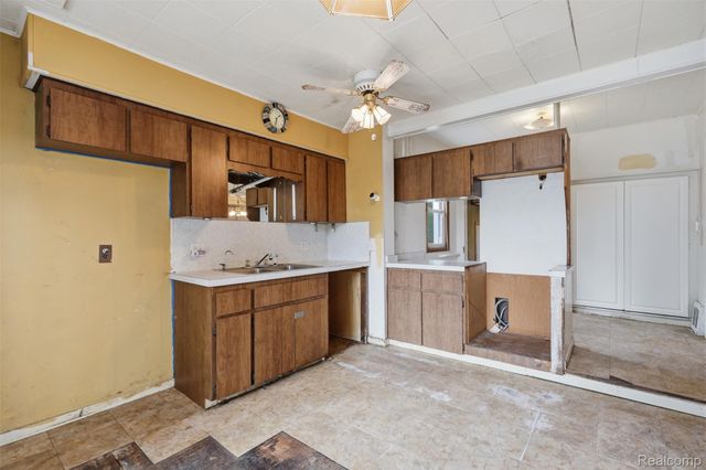75 Preston Avenue, Waterford Charter Township, MI 48328