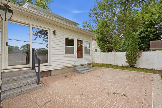 75 Preston Avenue, Waterford Charter Township, MI 48328