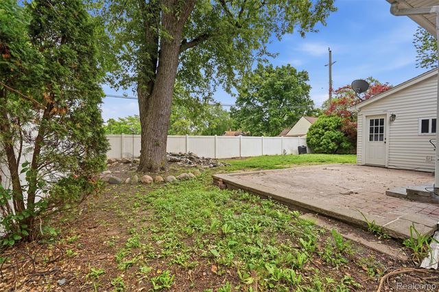 75 Preston Avenue, Waterford Charter Township, MI 48328