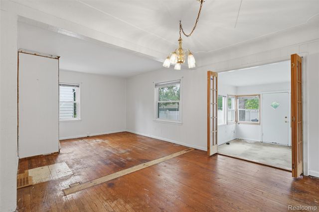 75 Preston Avenue, Waterford Charter Township, MI 48328