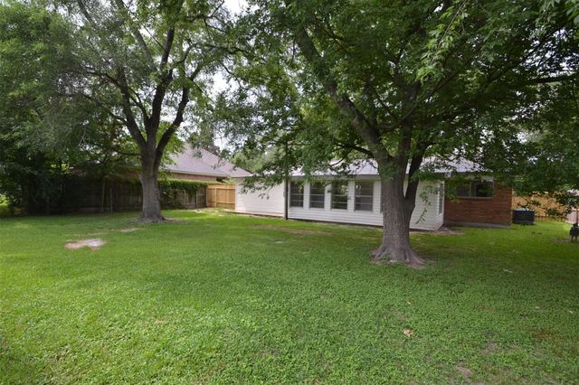 731 James Street, Tomball, TX 77375