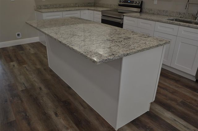 731 James Street, Tomball, TX 77375