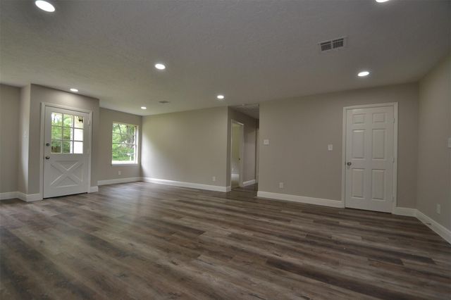 731 James Street, Tomball, TX 77375