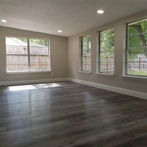 731 James Street, Tomball, TX 77375