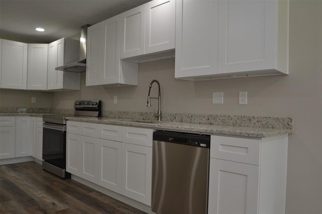 731 James Street, Tomball, TX 77375