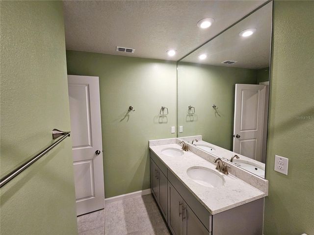 19403 BLUE POND DRIVE, Lutz, FL 33558