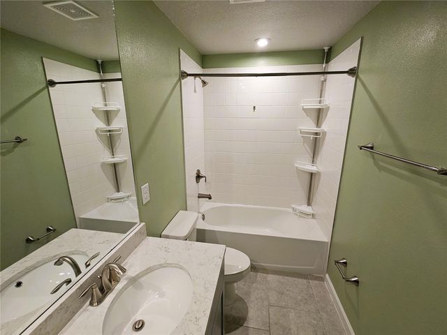19403 BLUE POND DRIVE, Lutz, FL 33558
