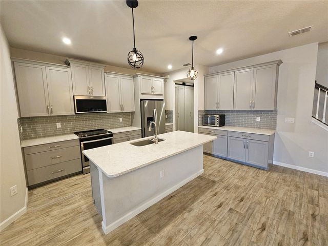 19403 BLUE POND DRIVE, Lutz, FL 33558