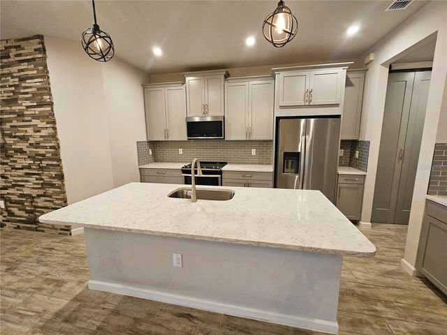19403 BLUE POND DRIVE, Lutz, FL 33558
