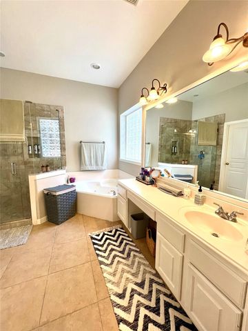 27 E Shale Creek Circle, The Woodlands, TX 77382