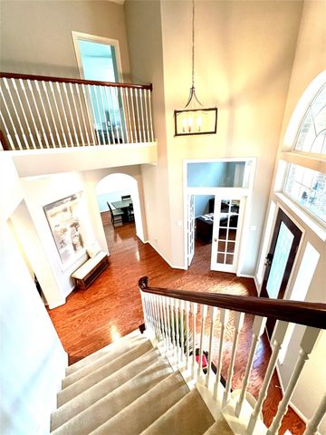 27 E Shale Creek Circle, The Woodlands, TX 77382