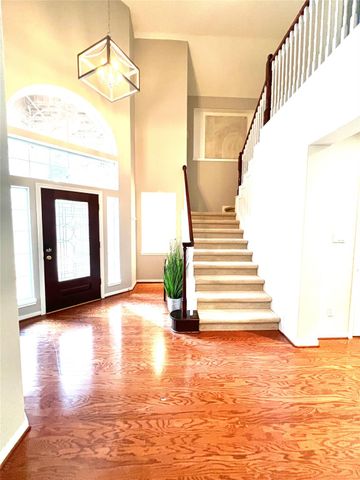27 E Shale Creek Circle, The Woodlands, TX 77382
