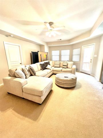 27 E Shale Creek Circle, The Woodlands, TX 77382