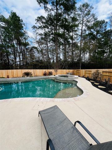 27 E Shale Creek Circle, The Woodlands, TX 77382