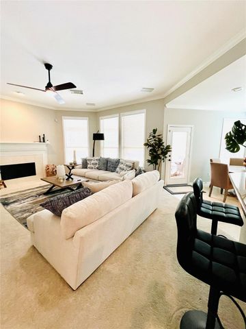 27 E Shale Creek Circle, The Woodlands, TX 77382