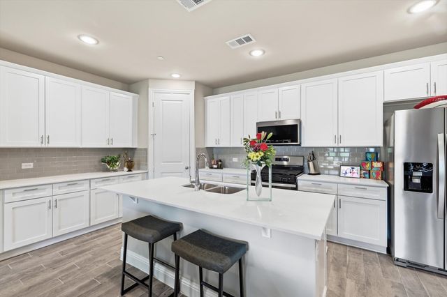 215 Suma Drive, Euless, TX 76040