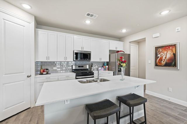 215 Suma Drive, Euless, TX 76040