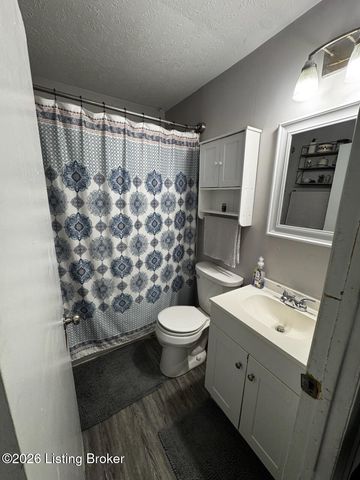 9720 Titan Dr, Louisville, KY 40229