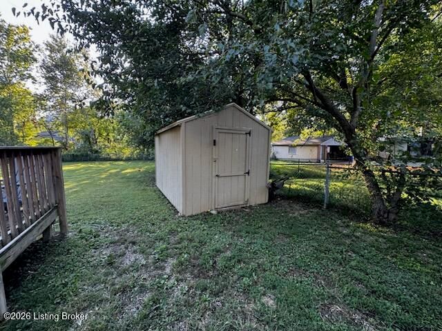 9720 Titan Dr, Louisville, KY 40229