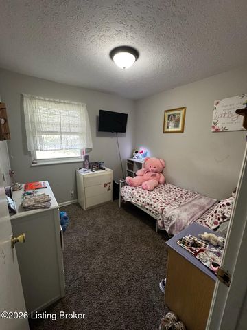 9720 Titan Dr, Louisville, KY 40229