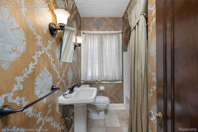 641 Fisher Road, Grosse Pointe, MI 48230