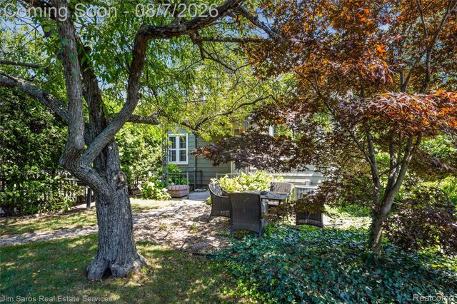 641 Fisher Road, Grosse Pointe, MI 48230
