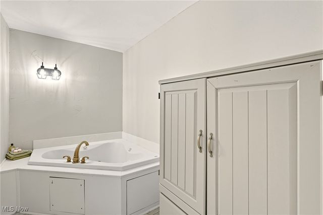 2043 Conwill Road, Stow, OH 44224