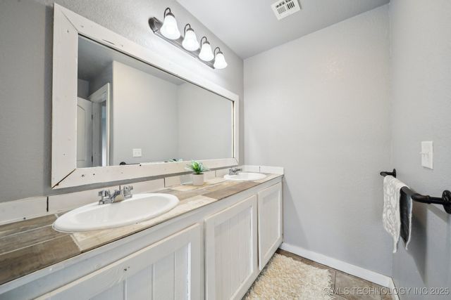 18132 W 301st Street S, Bristow, OK 74010