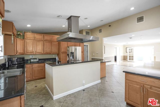 7017 Vicky Avenue, West Hills, CA 91307