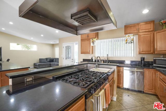 7017 Vicky Avenue, West Hills, CA 91307