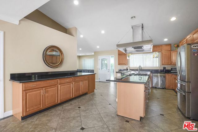 7017 Vicky Avenue, West Hills, CA 91307