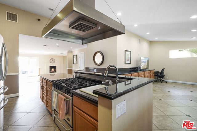 7017 Vicky Avenue, West Hills, CA 91307