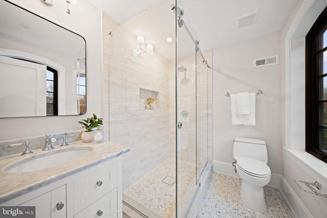 5125 UPTON ST NW, Washington, DC 20016