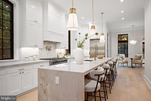 5125 UPTON ST NW, Washington, DC 20016