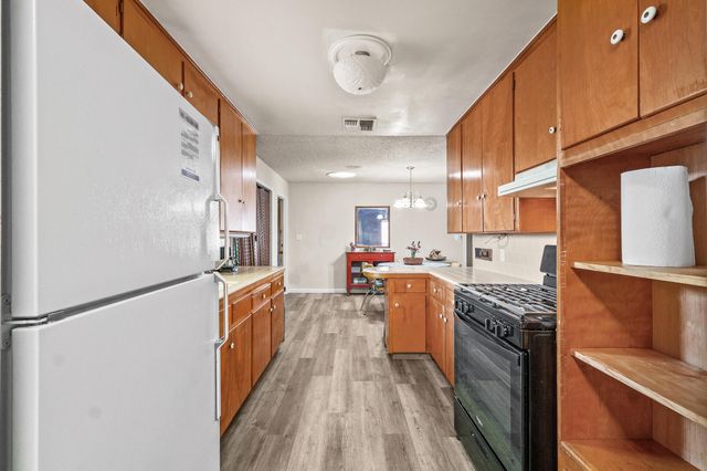 1127 S Whitney, Visalia, CA 93277