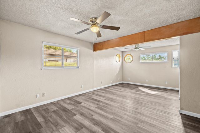 1127 S Whitney, Visalia, CA 93277